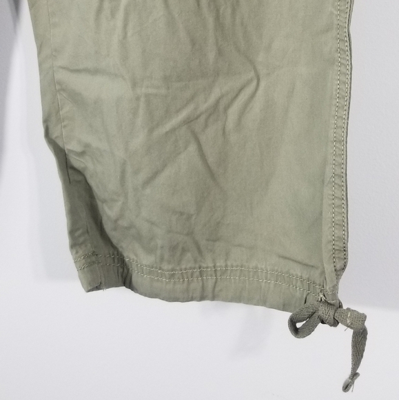 Izod Capri Pants NWT. Green. Size 10. Lightweight. Retail: $45. Measures - Picture 4 of 9